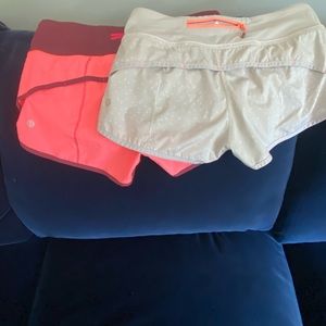 Lululemon 2 sorts off white one purple end orange is good condition